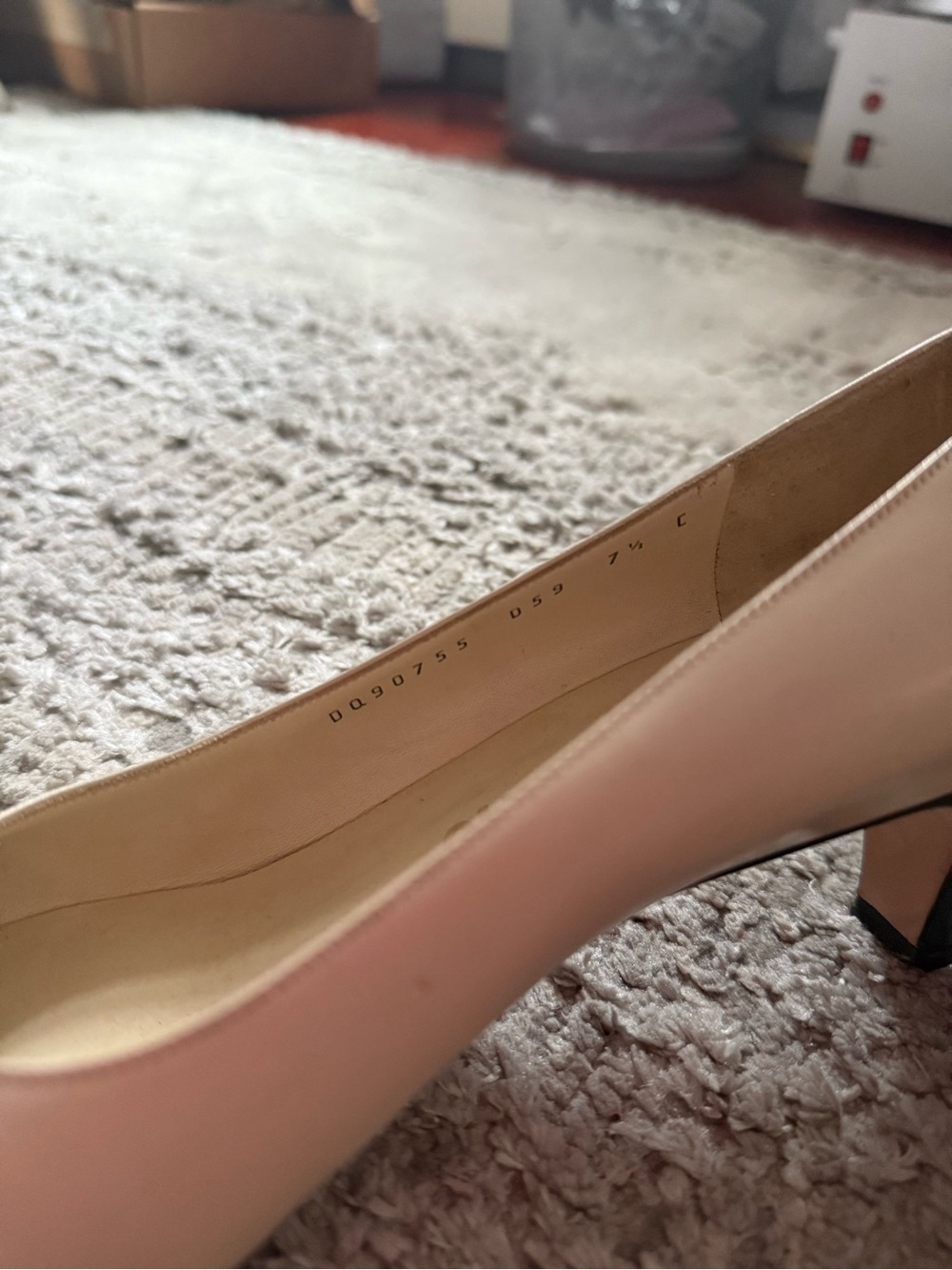 Salvatore Ferragamo Black & Cream Pointed Toe Leather Pumps with Gold Accent - Picture 4 of 7